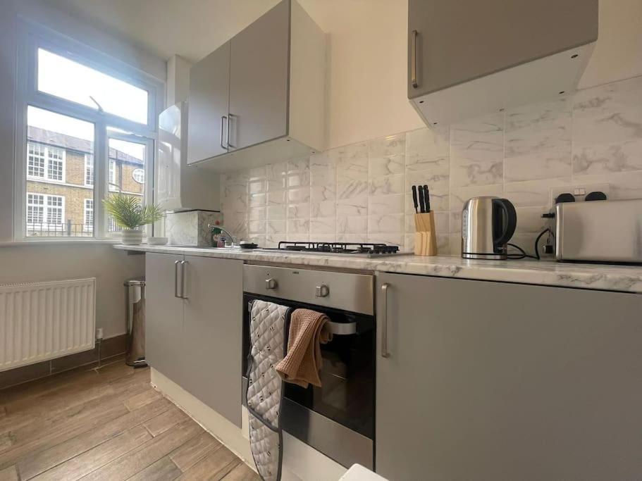 Lovely 2 Bed On Tower Bridge Лондон Экстерьер фото