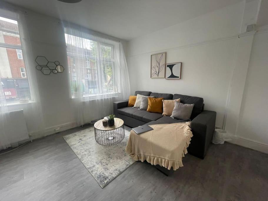 Lovely 2 Bed On Tower Bridge Лондон Экстерьер фото