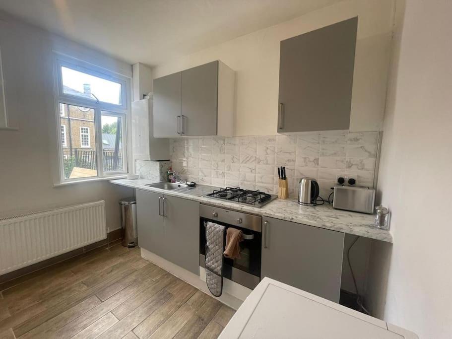 Lovely 2 Bed On Tower Bridge Лондон Экстерьер фото